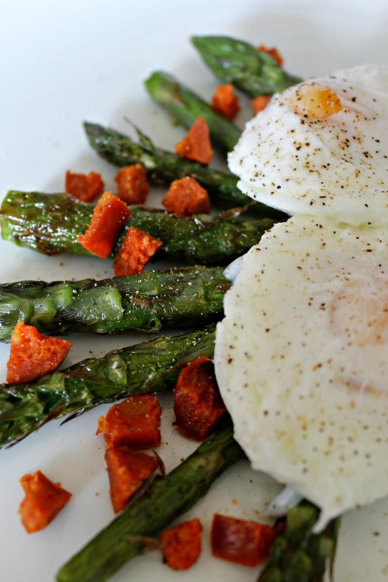 Springtime Lunch! Eggs with chorizo and asparagus Egg Recipes
